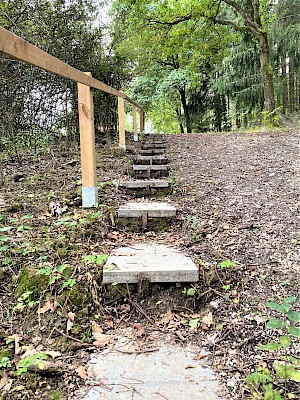Balasai Park Treppen zum Gebetstempel