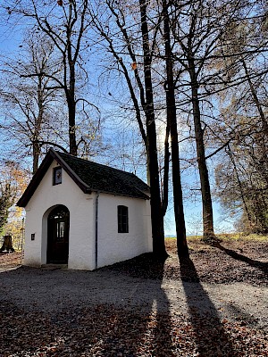 Burgwald Lehrpfad Diessen Burgkapelle