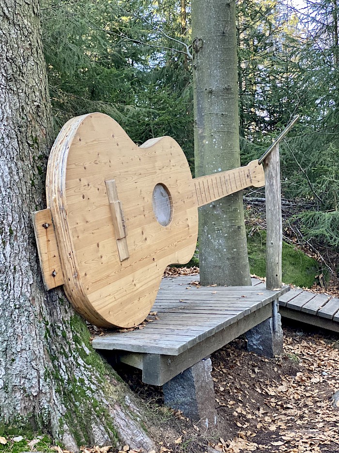 Baumgitarre Sonnenwald Erlebnisweg Schöfweg