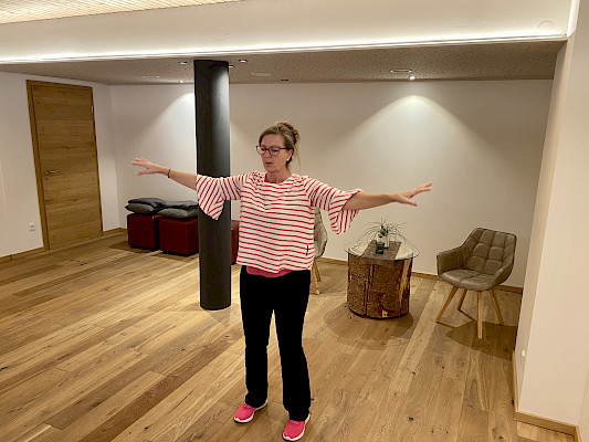 QiGong mit Christine im Balancehotel Wellnesshotel Landrefugium Obermüller bei Passau